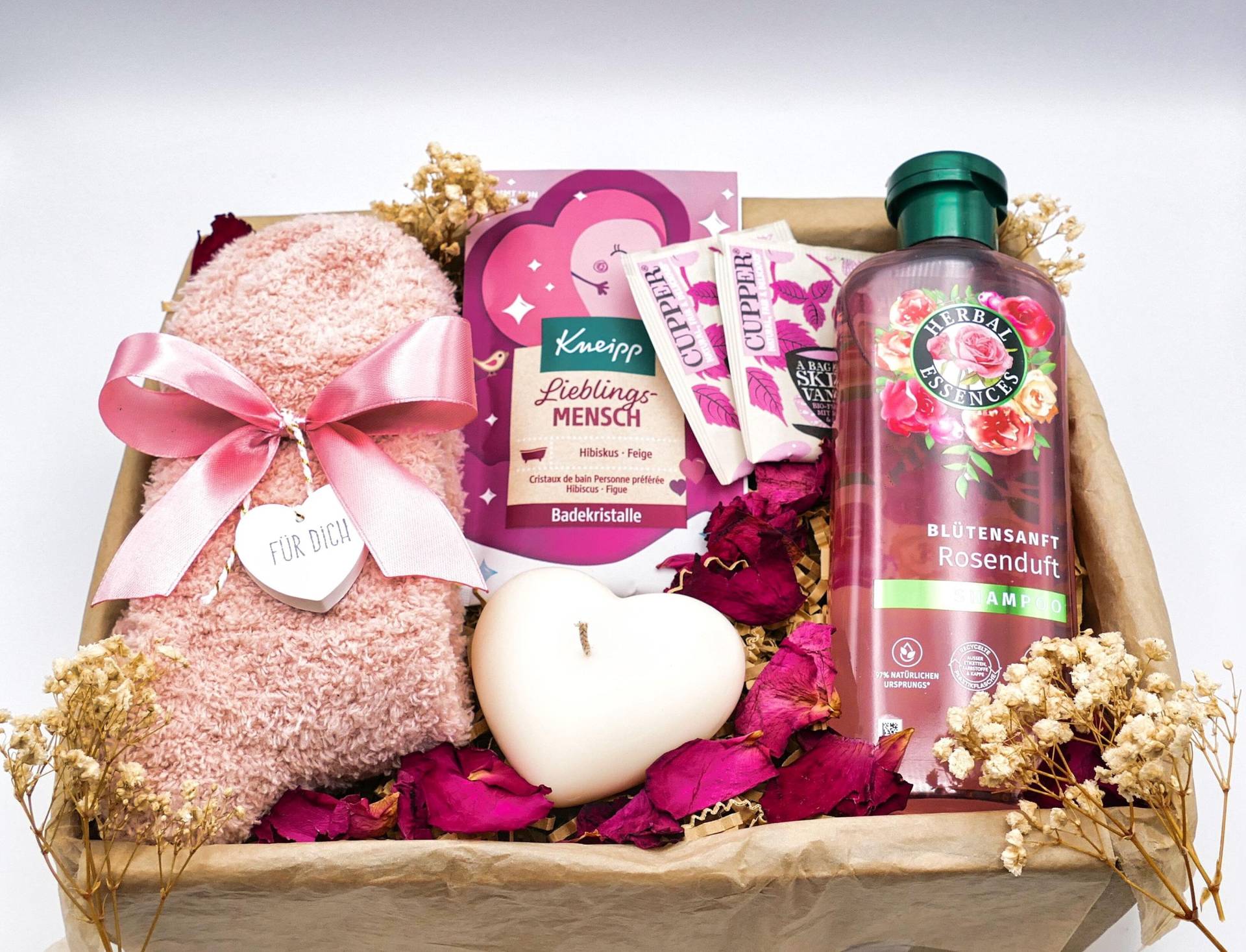 Geschenkbox Freundin Valentinstag Frauen Geburtstagsgeschenk Rosa Mit Kerze Kuschelsocken Geschenkset Mutter Tee Winter Liebe von LovelyMomentShop