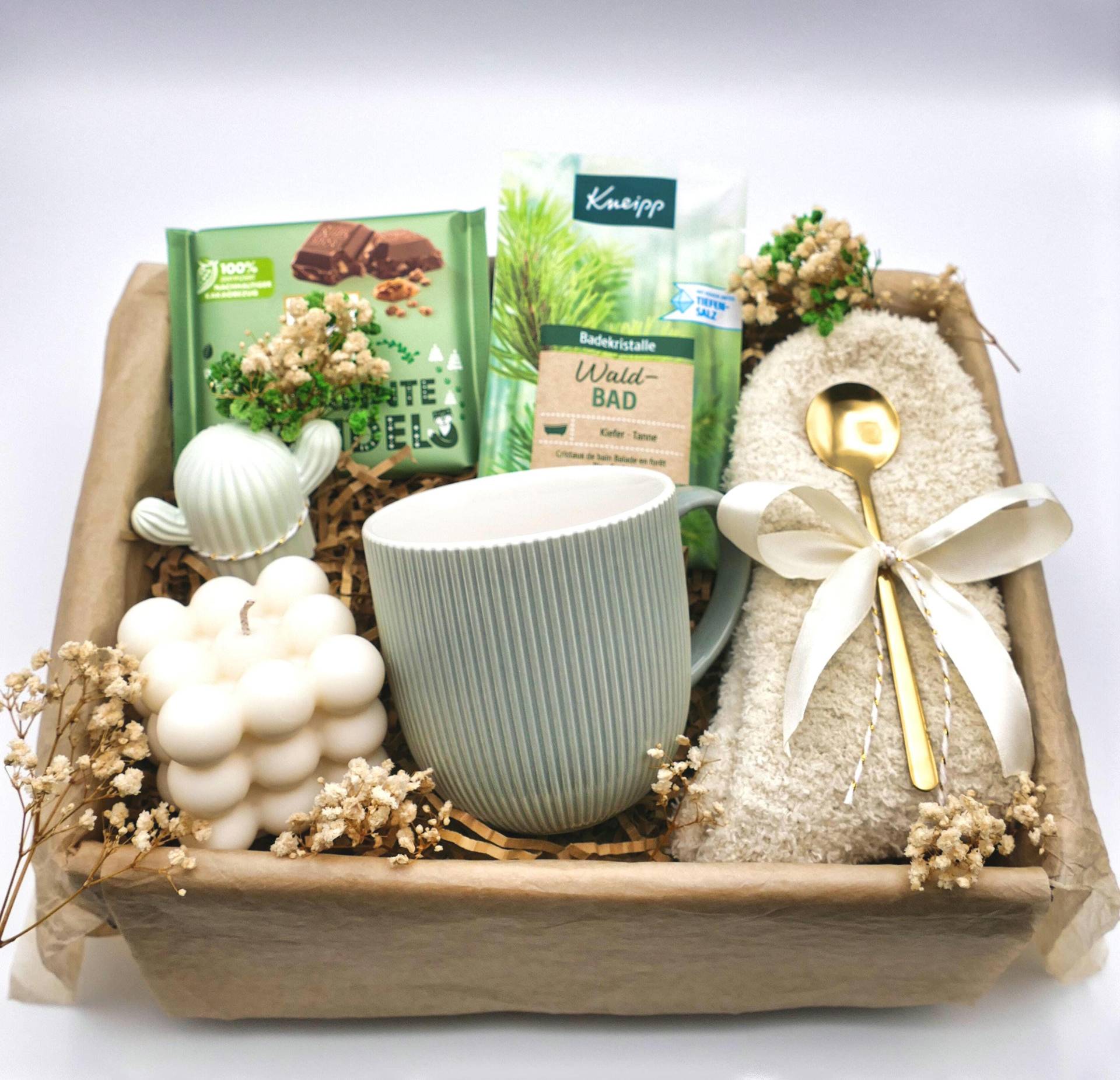 Geschenkbox Für Frauen Mit Tasse in Grün Kerze Geschenk Dekobär Raysin Geschenkset Untersetzer Freundin Heimdeko Muttertag Geburtstag von LovelyMomentShop