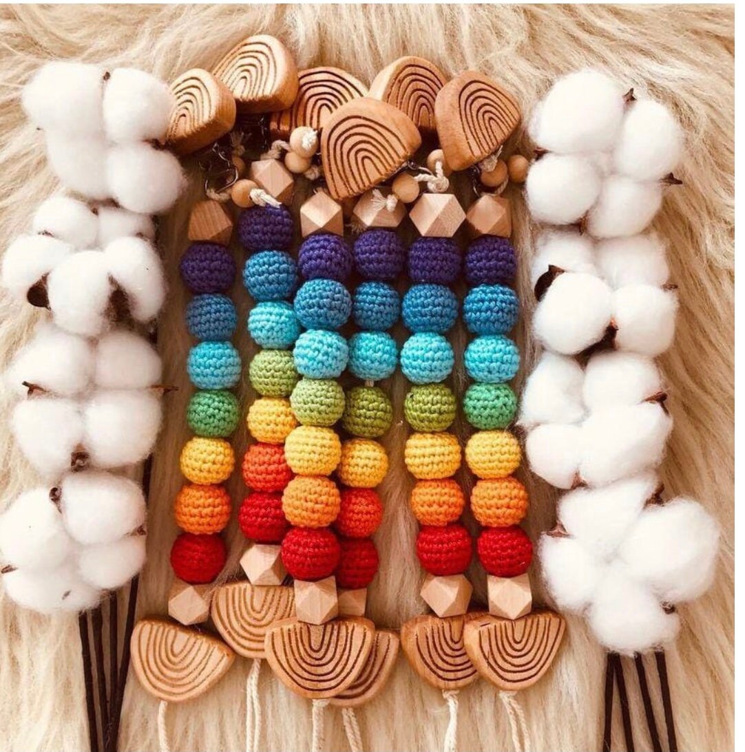 Schnullerkette Rainbow, Holzclips, Regenbogen Farben von Lukotoys