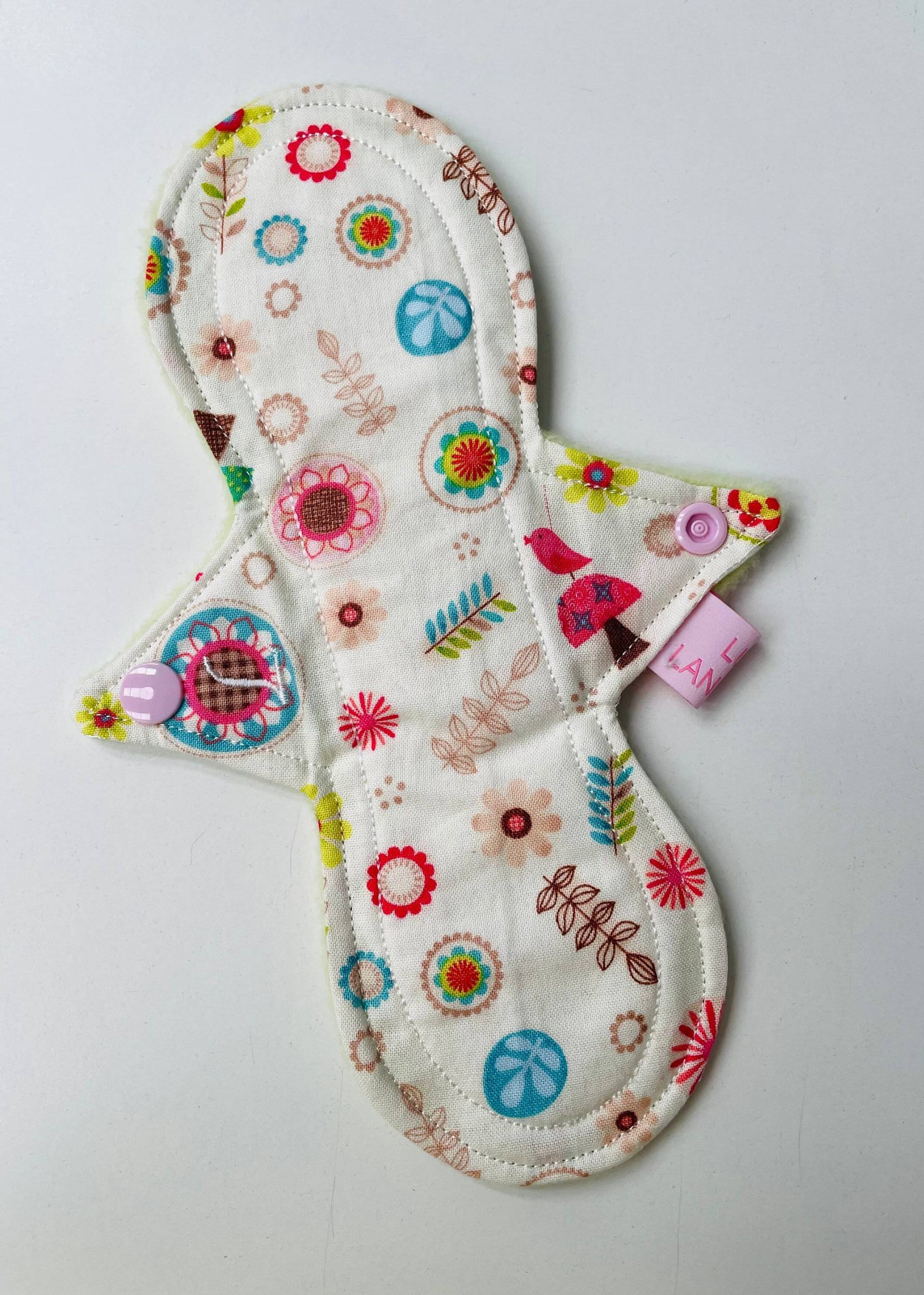 9-Zoll Light Flow Cloth Pad | Wiederverwendbare Stoffauflage Perioden-Pad Blumen Vogel Baumwolle von LunaLandingsPads