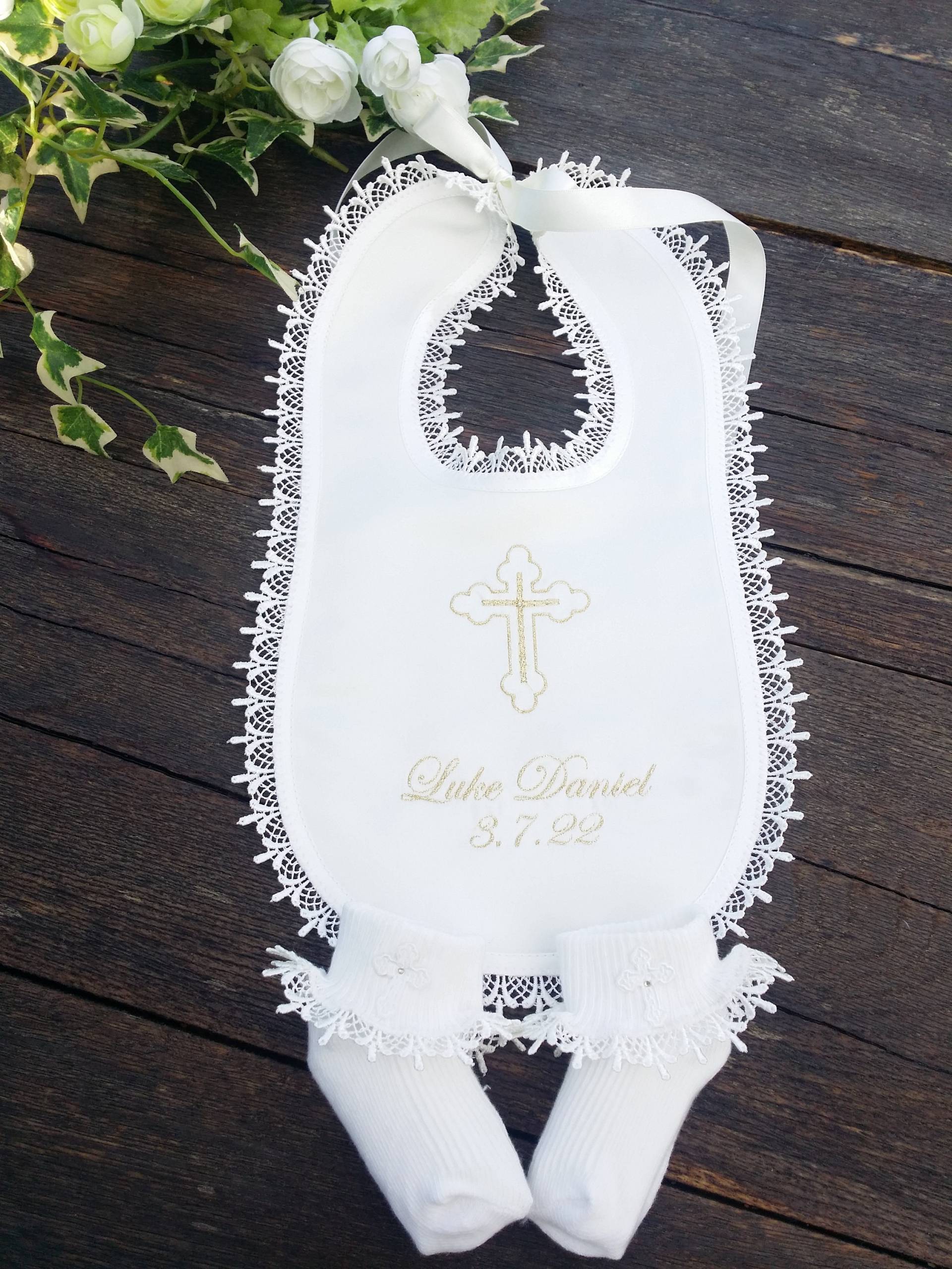 Creme Elfenbein Baby Baptizm Taufe Lätzchen Geschenk Personalisiert Mit Namen Und Verziert Kreuz Katholisch-Orthodoxe Klein Mittel Groß von LyuboveChristenings