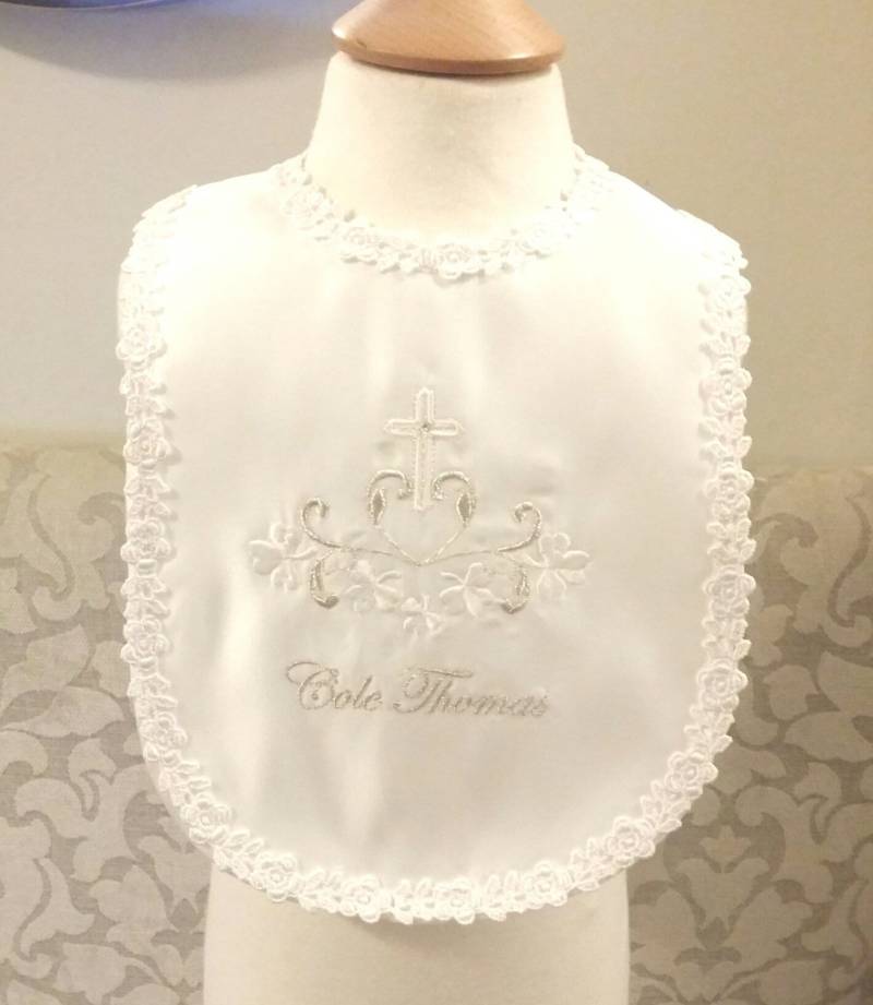 Weiß Creme Oder Elfenbein Baby Taufe Lätzchen Personalisiert Mit Namen Verziert Kreuz Design Shamrock Katholisch von LyuboveChristenings