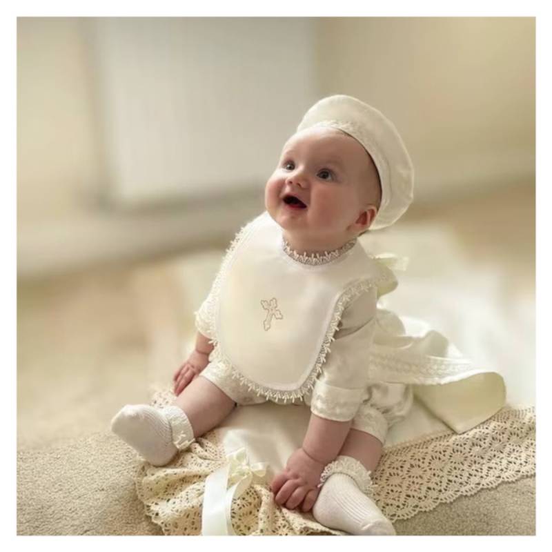 Weiß Creme Oder Elfenbein Baby Hochzeit Taufe Lätzchen Mit Namen Personalisiert Und Einem Beliebigen Kreuz Design Verschönert von LyuboveChristenings