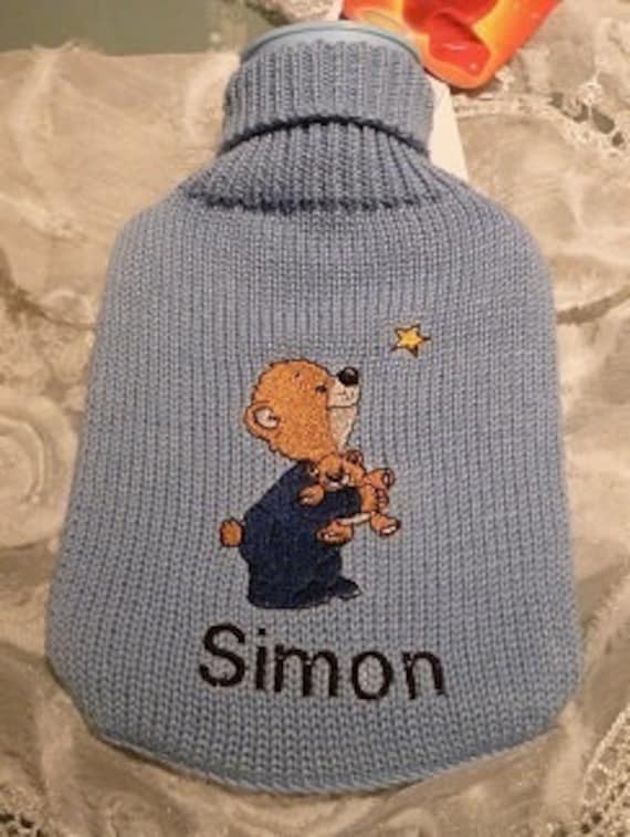 Wärmflasche, Kinderwärmflache, Wärmflaschenbezug, Stickerei, Personalisierbar, Schlafbär, Stickerei Bär von MANAStrickdesign