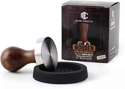 Marc Crouch® 51mm Kaffee Tamper Set aus hochwertigem Buchholz und Edelstahl inkl. Silikonmatte 58mm + 3 Stencil/Schablonen – Intensiver Caffee Genuss Dank Espresso Stempel (51mm) von MC MARC CROUCH