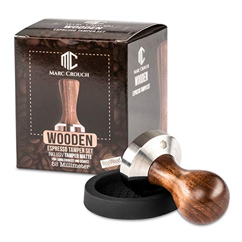 Marc Crouch® 58mm Kaffee Tamper Set aus hochwertigem Buchholz und Edelstahl inkl. Silikonmatte 58mm + 3 Stencil/Schablonen – Intensiver Caffee Genuss Dank Espresso Stempel (58mm) von MC MARC CROUCH