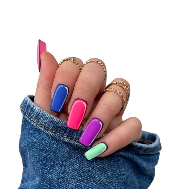 Press On Nails Cartoon Rainbow von MEVANAILS