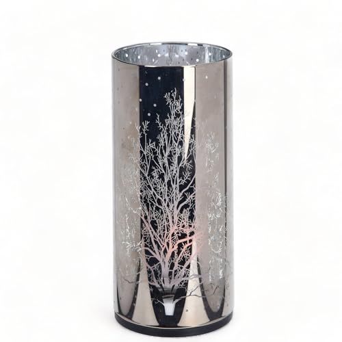 MIJOMA LED-Lampe Baum - Natürlicher Flackereffekt, warmes Licht, Zylinderform, 6/18 Timer, batteriebetrieben, Silberfarbenes Glas mit exquisitem Baum-Design für ein gemütliches Zuhause (Ø7 x H15 cm) von MIJOMA