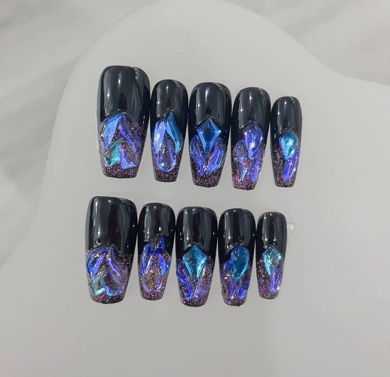 Black & Purple Spirit With Rhinestone Press On Nails Manicure/Reusable Medium Coffin von MYNAILPRESS