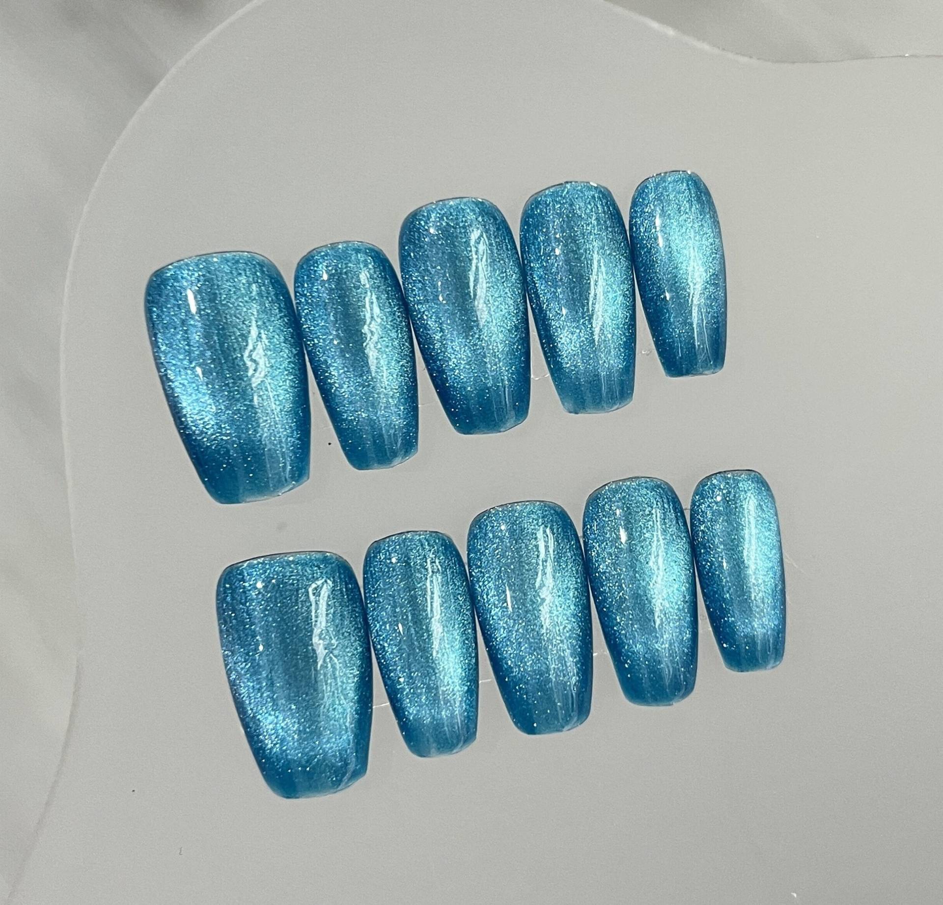 Cat Eye Blue Solid Manicure Press On Nails/Reusable Short Coffin von MYNAILPRESS