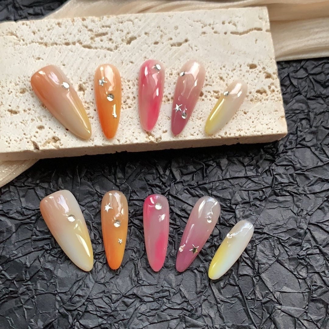 Colorful Summer Dopamine Press On Nails Manicure/ Reusable Nails/ Medium-stiletto 24mm von MYNAILPRESS