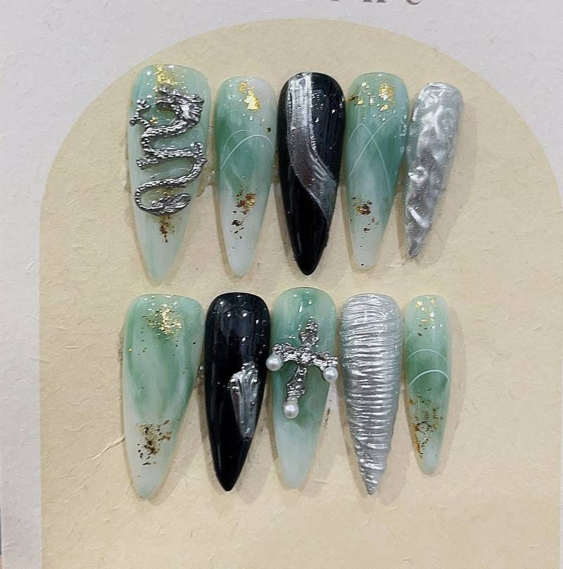 Emerald Green & Silver Dragon Ombre Nail Press On Nails Manicure/ Reusable/ Stiletto von MYNAILPRESS