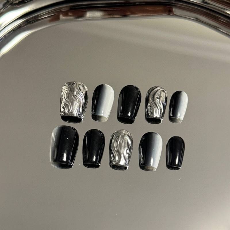 Monochrome Elegance Press On Nails Manicure/Reusable/ Medium Square 18mm von MYNAILPRESS