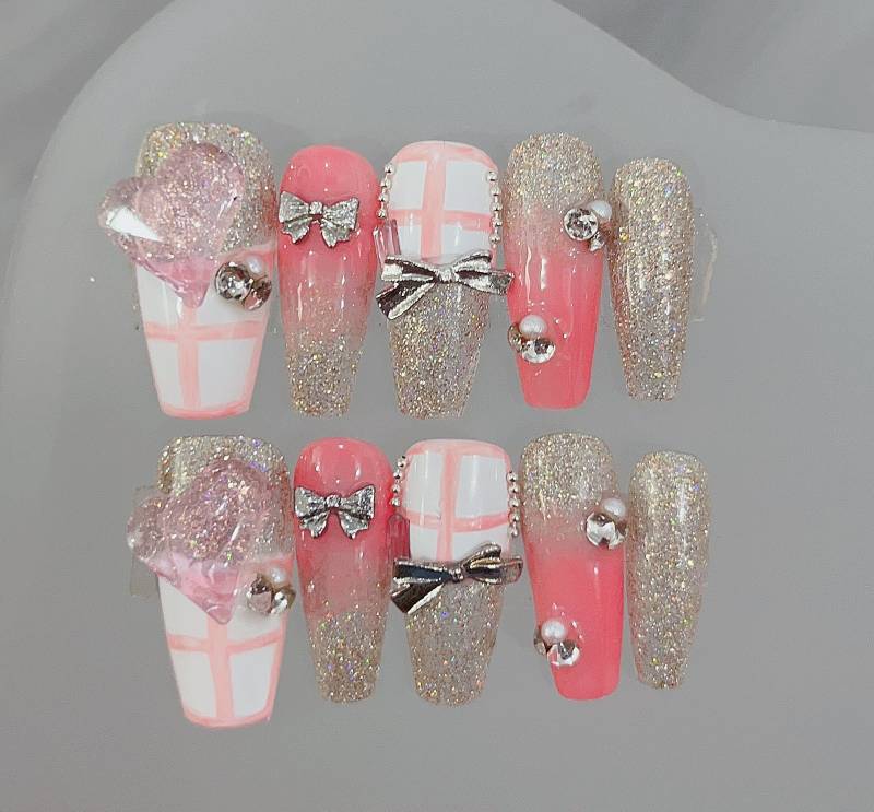 Pink Lattice Press On Nails Manicure/ Reusable Nails/ Medium-Long Coffin von MYNAILPRESS