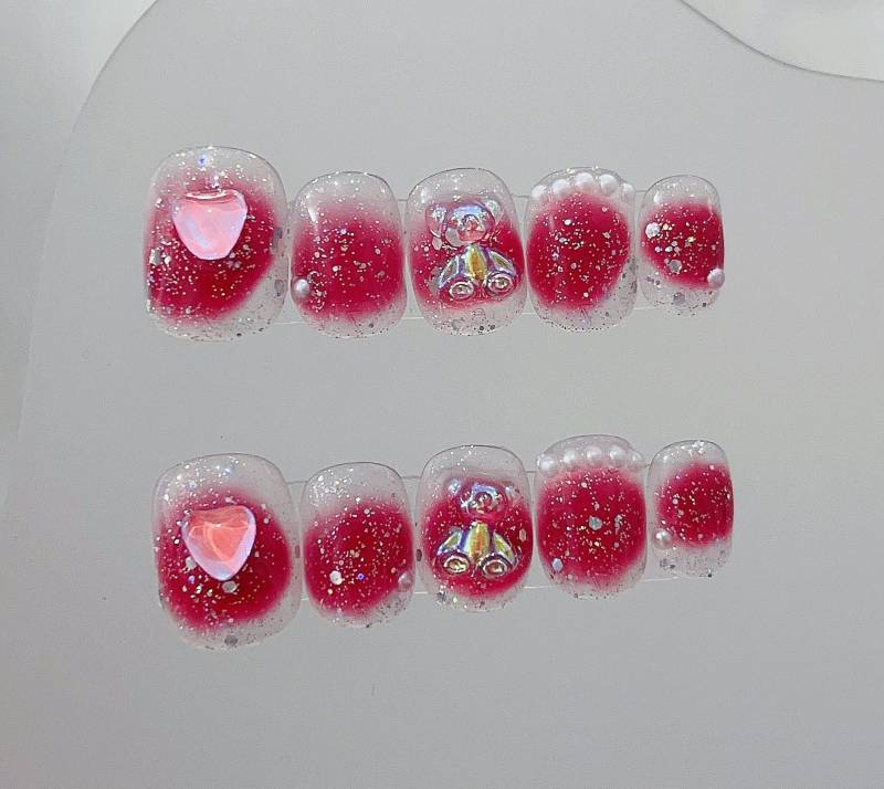 Red Ombre With Bear & Heart Décor Press On Nails Manicure/Reusable Short Squoval von MYNAILPRESS