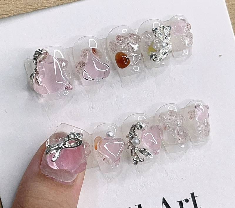 Translucent Pink Crystal Press On Nail Manicure/ Reusable/ Medium Square von MYNAILPRESS