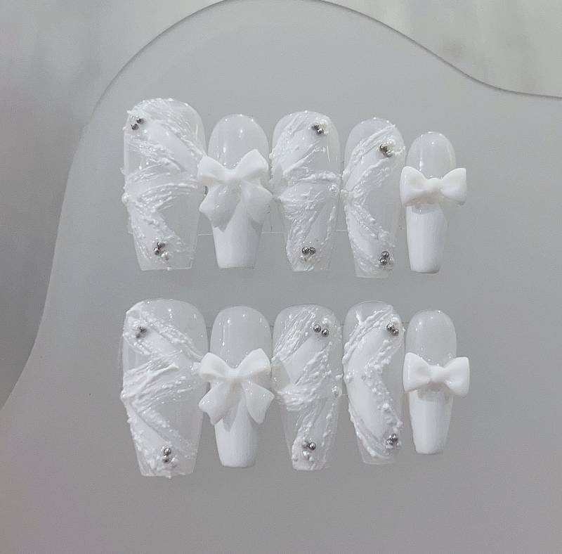 White Ribbon With Butterfly Knot Press On Nails Manicure/Reusable Medium Coffin 20mm von MYNAILPRESS