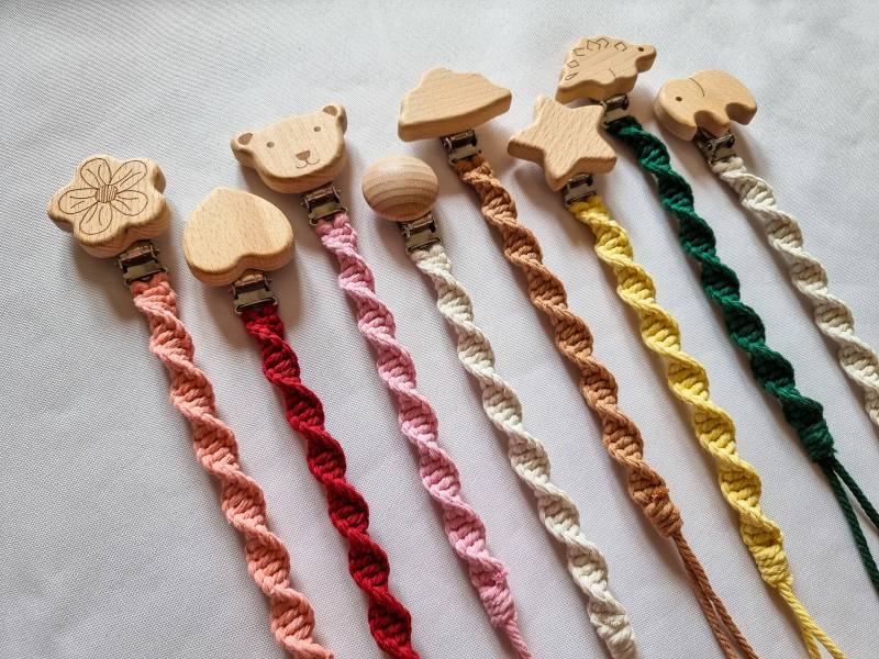 Baby Schnullerkette, Schnullerband, Babypartygeschenk von MacramemakersUK