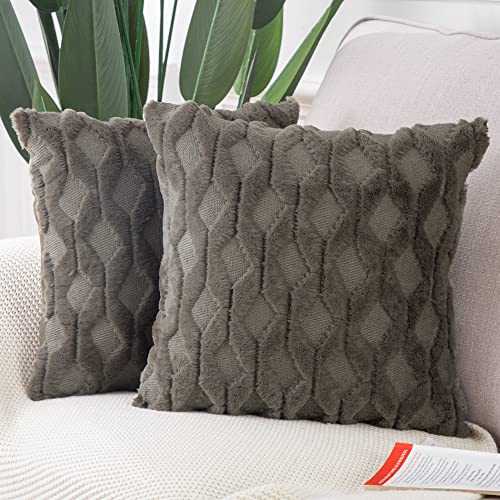 Madizz 2er Set Sanft Plüsch Kurze Wolle Samt Dekorativ Zierkissenbezüge Luxus Stil Kissenbezug für Sofa für Schlafzimmer Taupe 40x40 cm Quadrat von Madizz