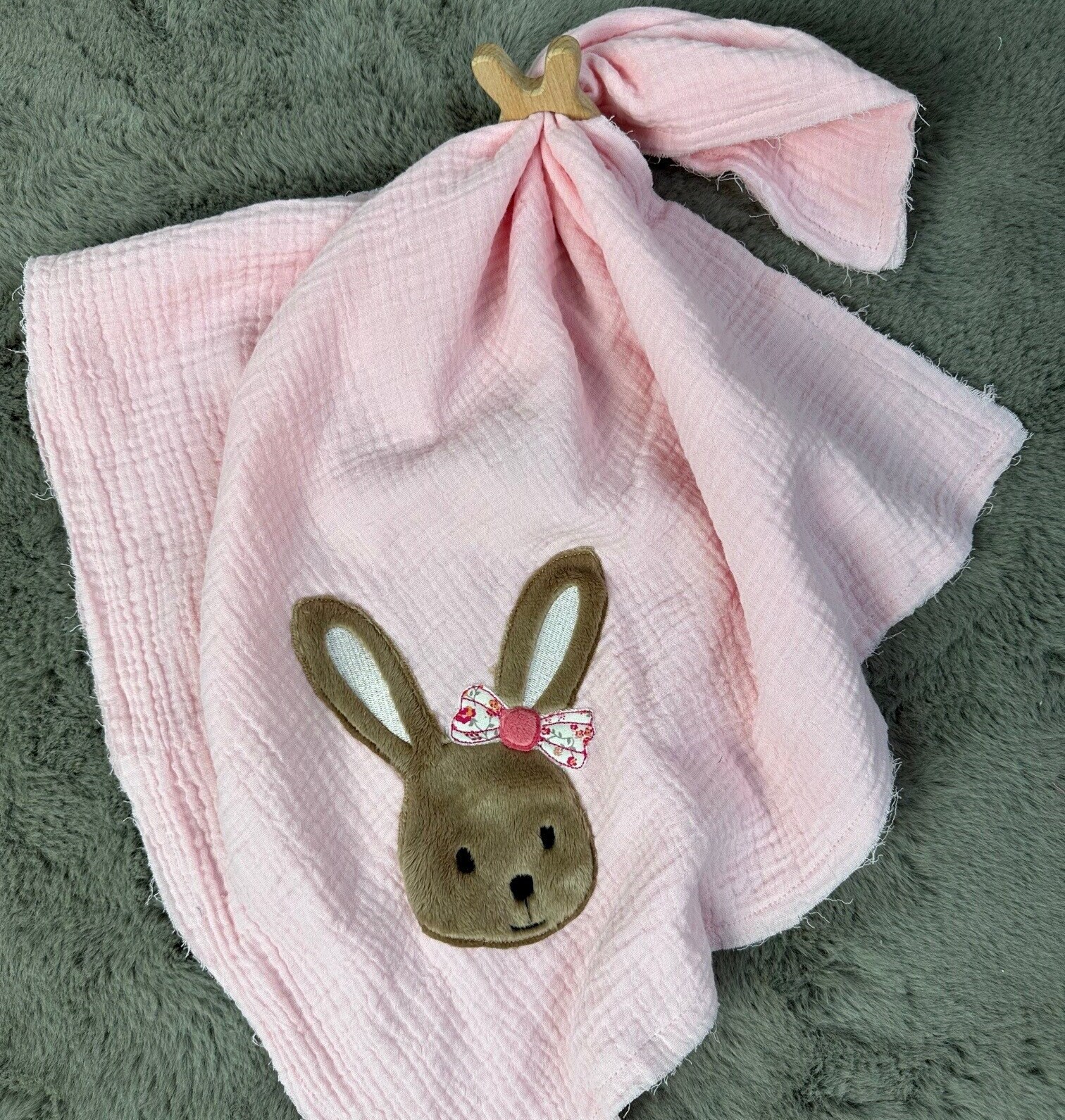 Baby Schnuffeltuch Kuscheltuch Bestickt, Musselin Hase Häsin Rosa Mit Wunschnamen von MaikeCreative