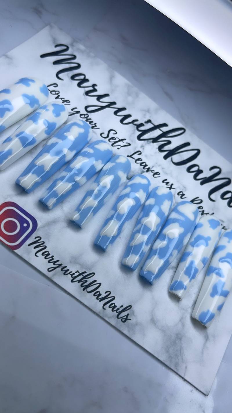 Blaue Und Weiße Kuh Press On Nails | Xl-Sarg| Langes Quadrat Babyblau| Glänzend| Matt| Ostern| Kurz 3Xl Nägel| Weiß| Gefälschte Nägel von MarywithdaNails