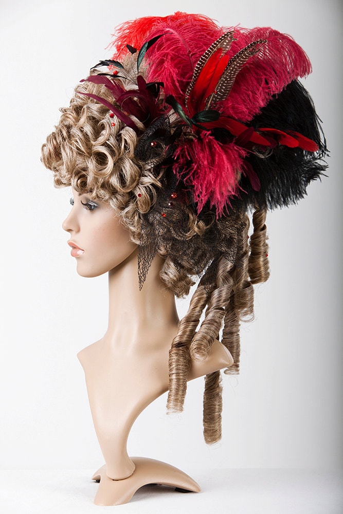 Historical Wig/Gothic Feather-Arrangement in Black-Red von Maskenzauber