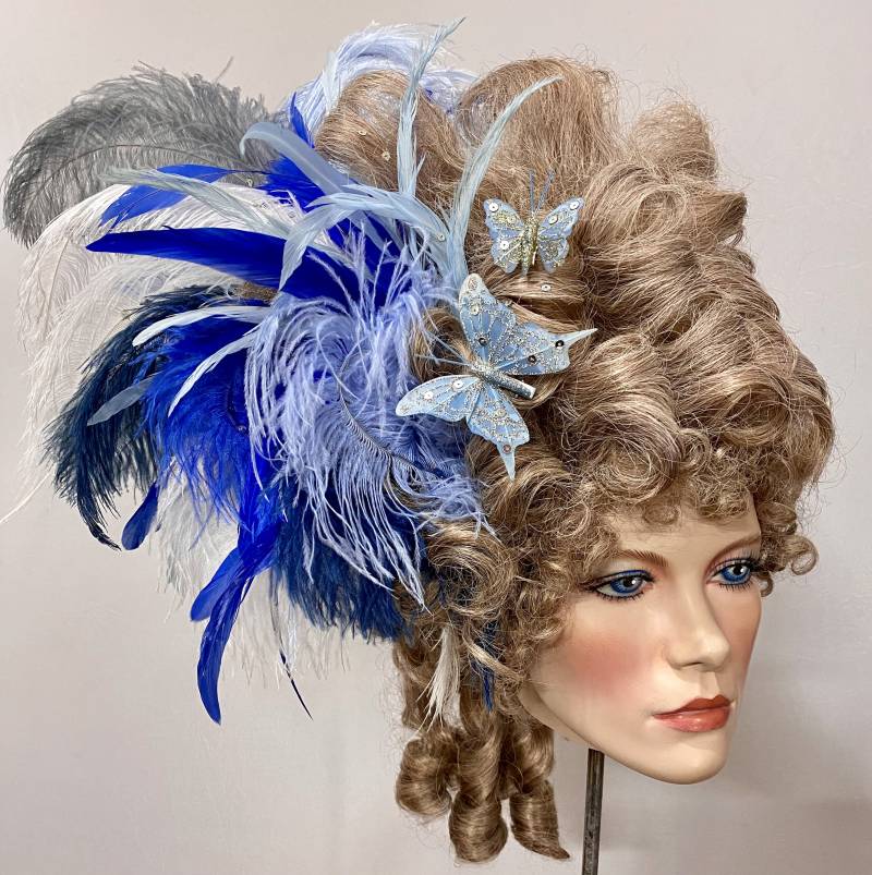 Rococo-Wig/Marie Antoinette Wig Variation Of Blue Feathers Butterfly von Maskenzauber