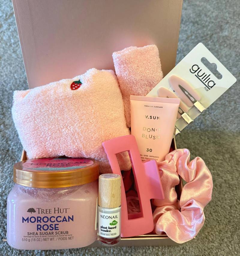 Spabox Wellness Geschenk Für Frauen Verwöhnen Body Scrub Pink Hygge Geschenkbox Fertiges Geschenke Mädchen Spa Frau von MellowsBoxDE