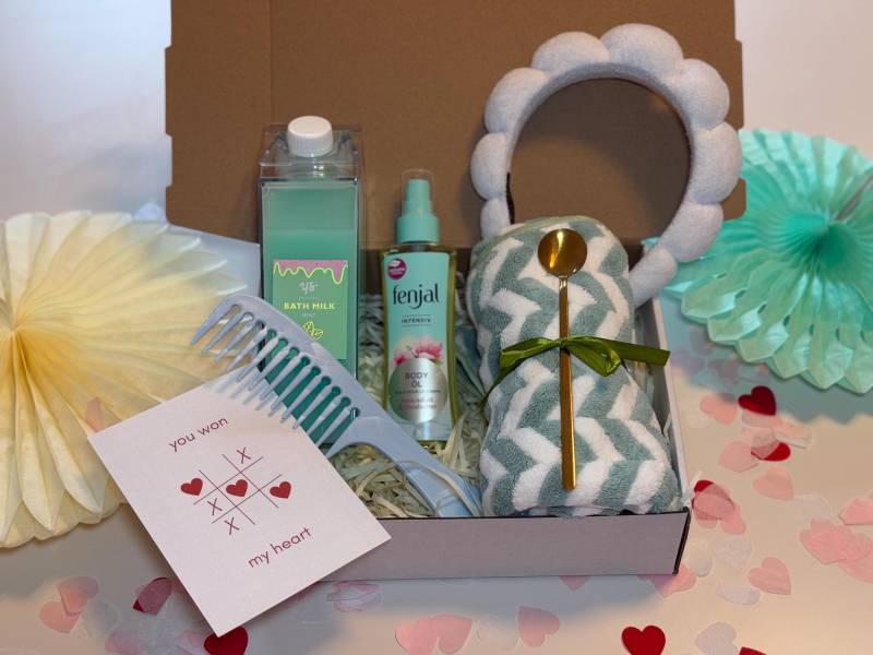 Valentinstag Geschenkbox Freundin Frau Wellness Beauty Liebe Spa Geschenkset Mädchen Valentinstagskarte Giftbox Entspannen Girlfriend von MellowsBoxDE