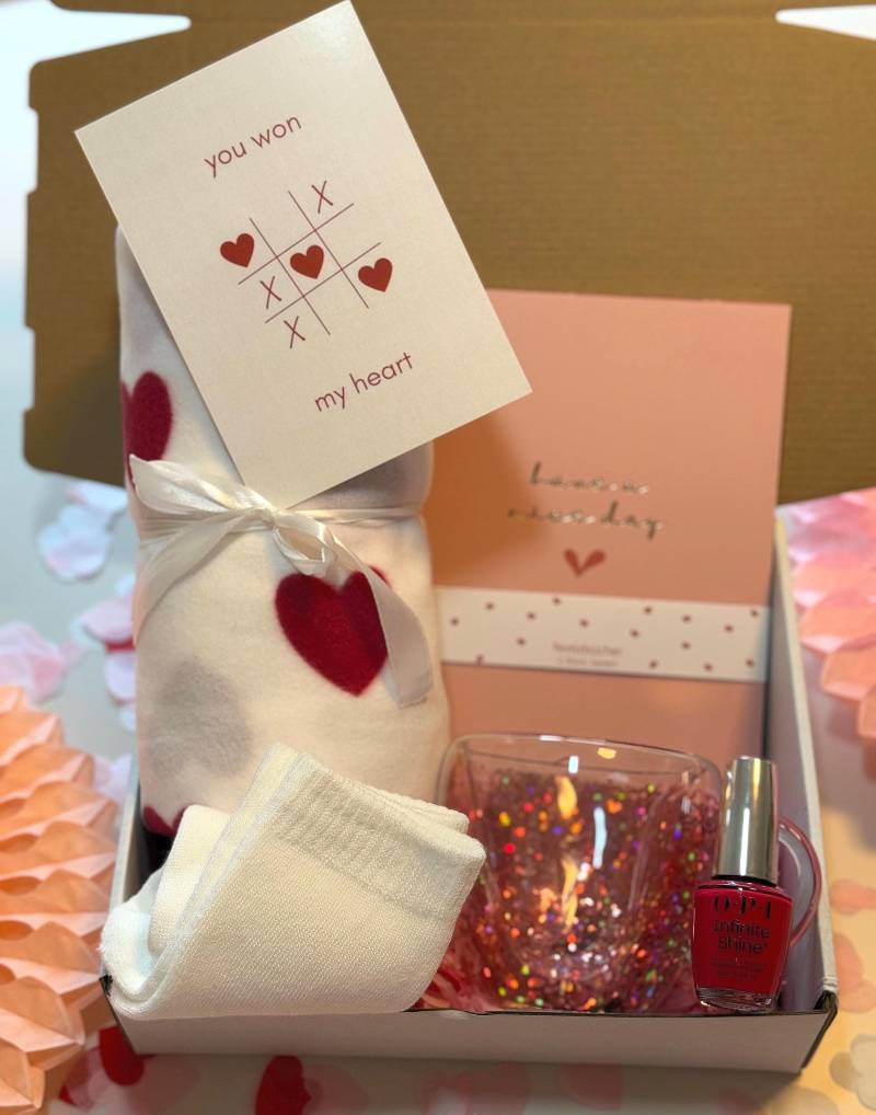 Valentinstag Geschenkbox Freundin Frau Wellness Beauty Liebe Spa Geschenkset Notizbuch Valentinstagskarte Giftbox Entspannen Girlfriend von MellowsBoxDE