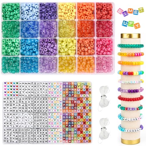 3840pcs Pony Perlen Armband Herstellung Kit, 2400 Stück Perlen in 24 Farben, 1440 Stück Brief Liebesperlen und 2 elastische Fäden, Tonperlen Freundschaftsarmband Kit für Schmuckherstellung von Meschett