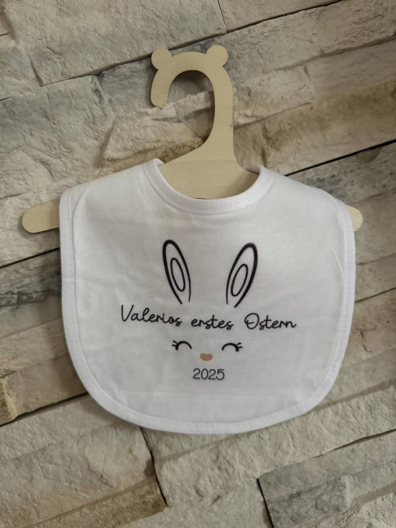 Baby Lätzchen Erstes Ostern Ostergeschenk Personalisierte Geschenke Hase Osterhase Name Babyparty Babyshower Geburt Halstuch 2025 von Milevo