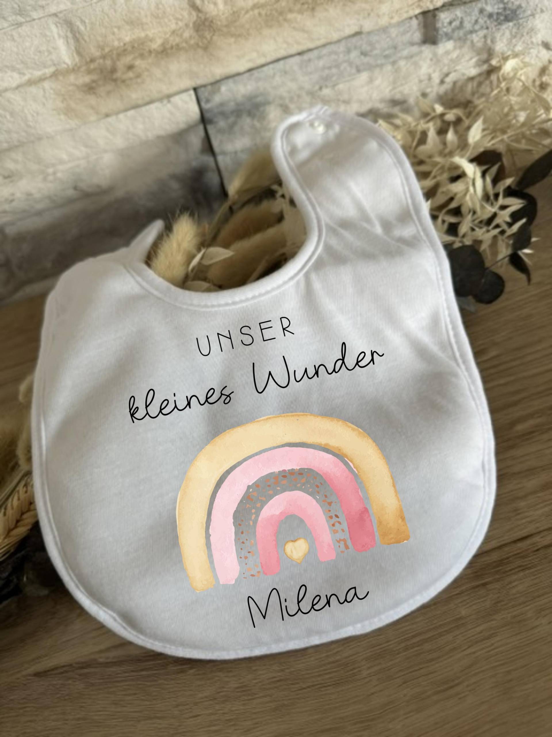 Baby Latz Personalisierte Geschenke Lätzchen Kleines Wunder Regenbogen Rosa Name Geschenk Babyparty Babyshower Geburt Halstuch 2025 von Milevo