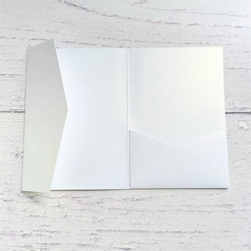 Weiße Briefumschläge für Hochzeitseinladungen aus schimmerndem Perlmuttpapier, 25 Stück (Perlweiß) von MillaSaw