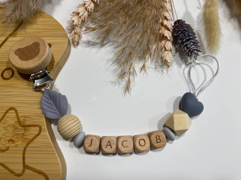 Schnullerkette | Personalisiert Junge Mädchen Geburtsgeschenk Mit Namen Einzigartiges Geschenk Babygeschenk von MindfulWallDesigns