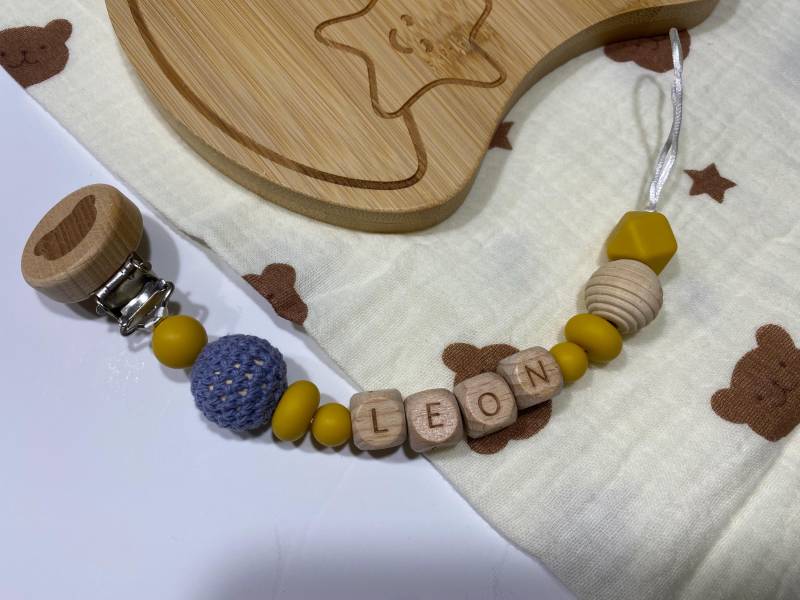 Schnullerkette | Personalisiert Junge Mädchen Geburtsgeschenk Mit Namen Schnullerclip von MindfulWallDesigns