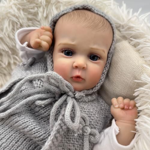 MineeQu 19 Zoll Gemaltes Haar Kuschelige Baby Reborn Puppe mit beschwertem Stoffkörper Handgefertigt Realistische Neugeborenes Mädchen Puppen Lebensecht in Grau Wolle Set von MineeQu