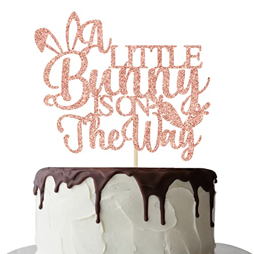 A Little Bunny is on the Way Cake Topper, Bunny Gender Reveal Dekorationen, Osterthema Babyparty Party Dekorationen Supplies Rose Gold Glitter von Mis Quince