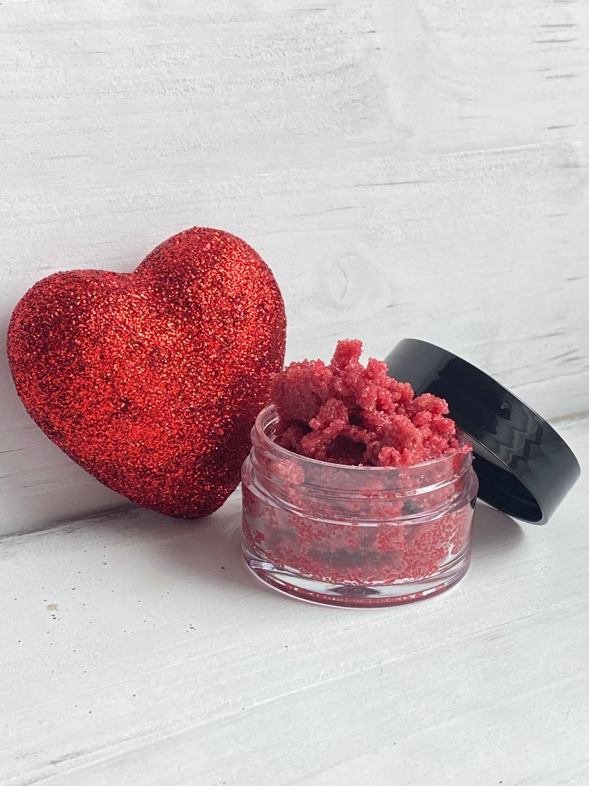 Red Love Lip Scrub | Feuchtigkeitsspendendes Feuchtigkeitspeeling |Mit Wassermelone, Erdbeere Und Kokosnuss Lippenpeeling Vegan Stick Enthalten von MissKaysBoutiqueCo