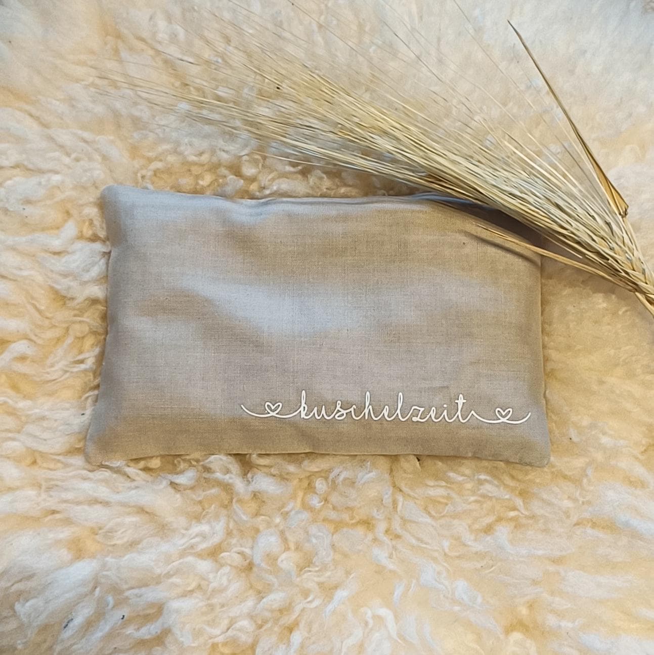 Mini Körnerkissen "Kuschelzeit" - Handgenähtes Wärmekissen Mit Text, 100% Baumwolle, Mikrowellengeeignet von MoiraLouArt