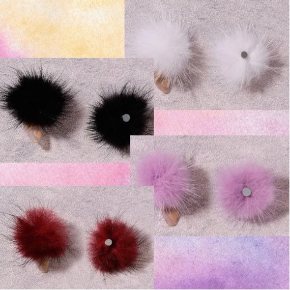 Flauschiger Nagelanhänger, Pom Nail Charm, Fluffy Magnet Abnehmbarer Nagel Pink, Weiß, Rot, Schwarz, Kawaii Charm von MonarchyandCo