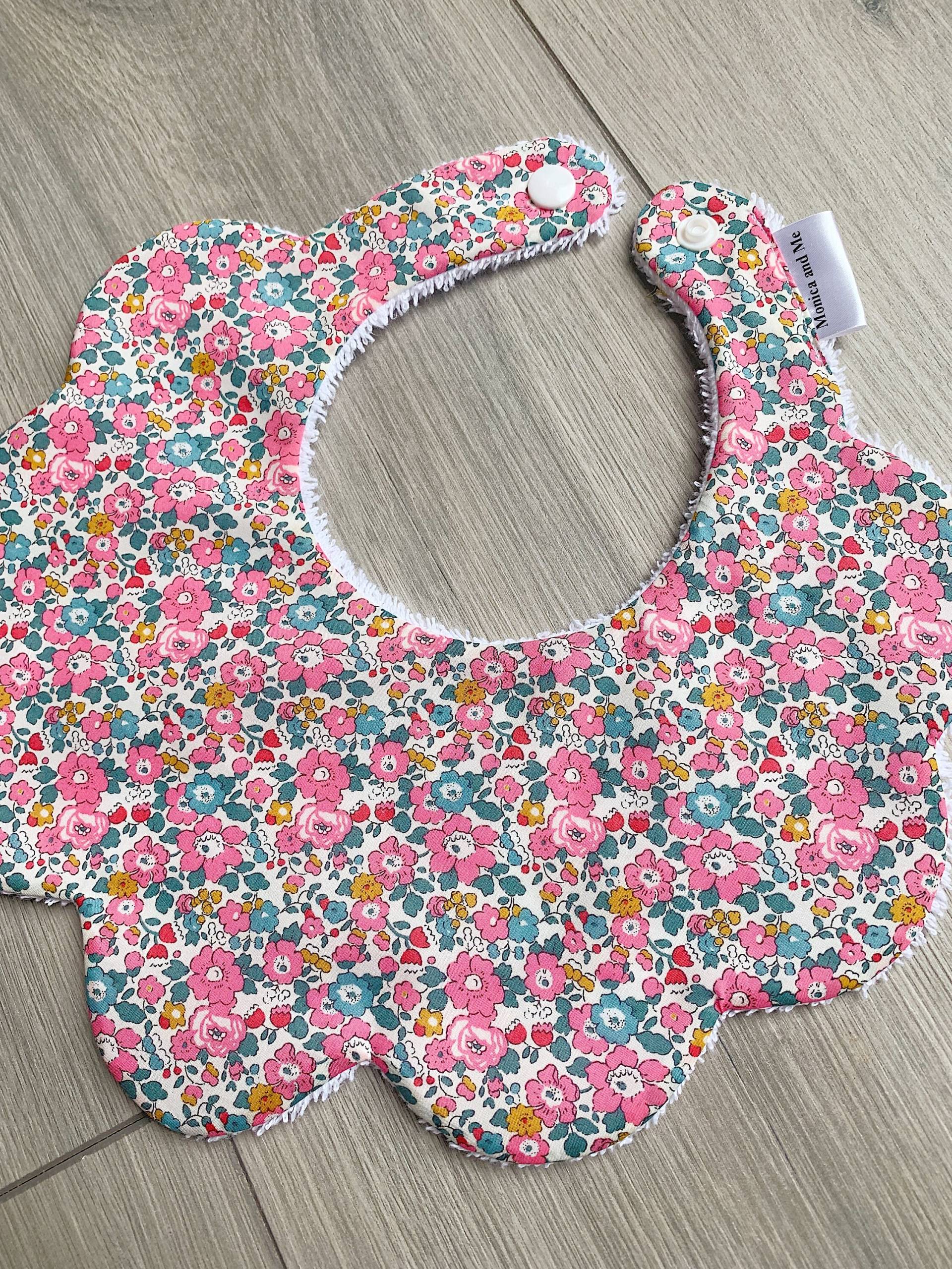 Baby-Lätzchen Mit Liberty-Thema, Liberty Betsy, London, Tana Lawn, Rosa Blumen von MonicaAndMe