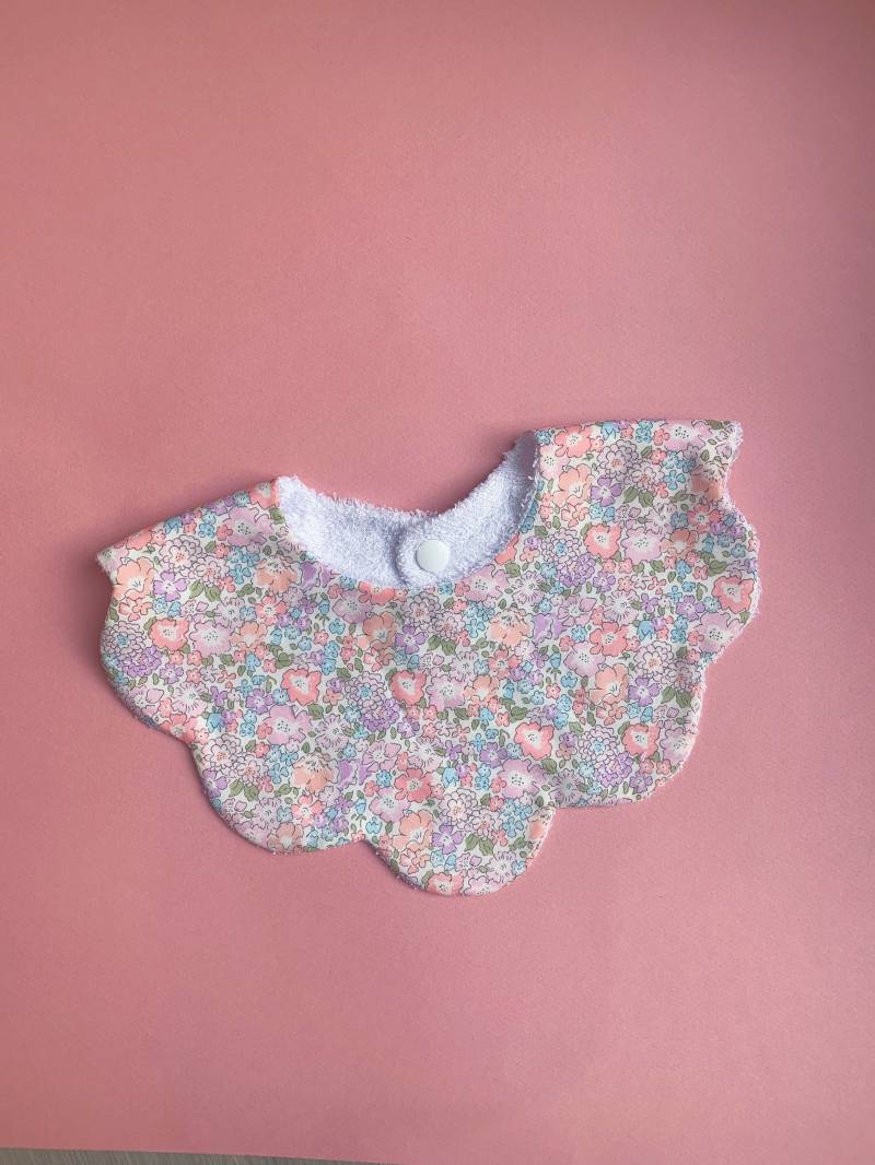 Liberty London Michelle Rosa Lätzchen, Baby Bogenkanten Tana Rasen Mit Blumen, Bereit Zu Post, Lätzchen Für Die Hochzeit von MonicaAndMe