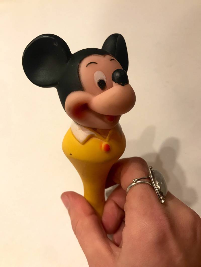 Vintage Mickey Maus Baby Beißer von MoonMonstersCave