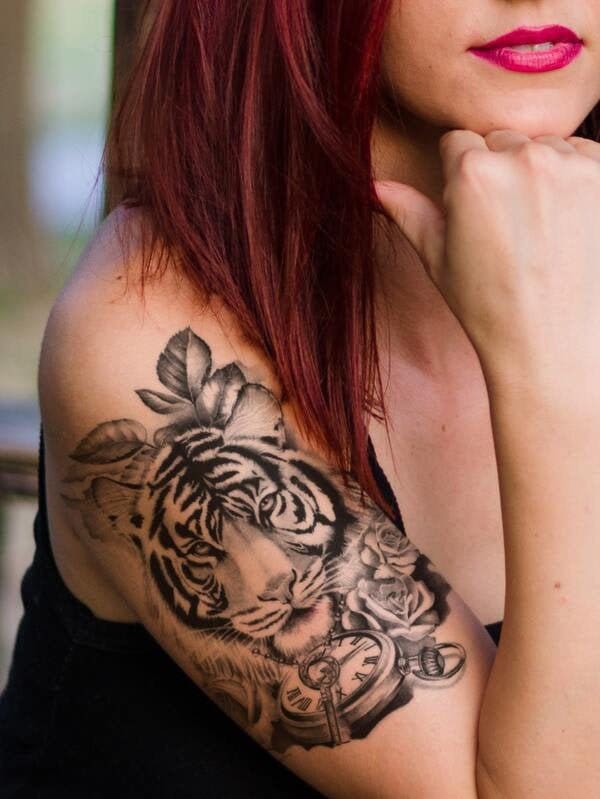 Florales Tiger Und Uhr Tattoo - Tier Tattoos Natur Festival Fake Sleeve Für Frauen Männer Unisex von MorningStarSupplyCo