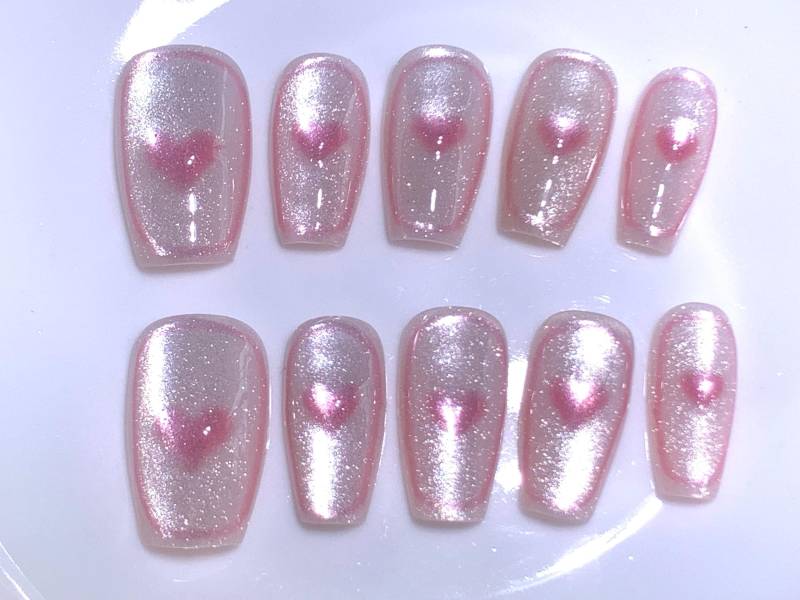 Handgefertigte Pfirsich Rosa Herz Kristall Katzenauge Glitter Cute Press On Nails Katzenaugen-Nägel Nägel Glitzer-Nägel Herz-Nägel Süße von MouadDesignWaren