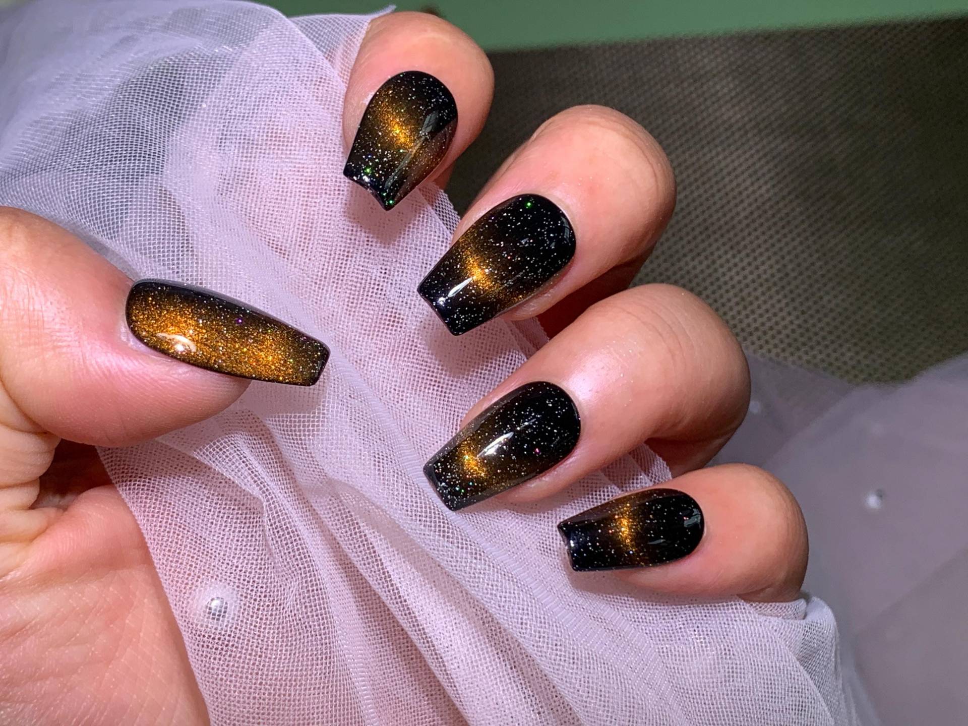 Ombre Press On Nails, Schwarze Und Goldene Katzenaugen-Nägel, Gothic Style Coffin Minimalismus-Stil von MouadDesignWaren