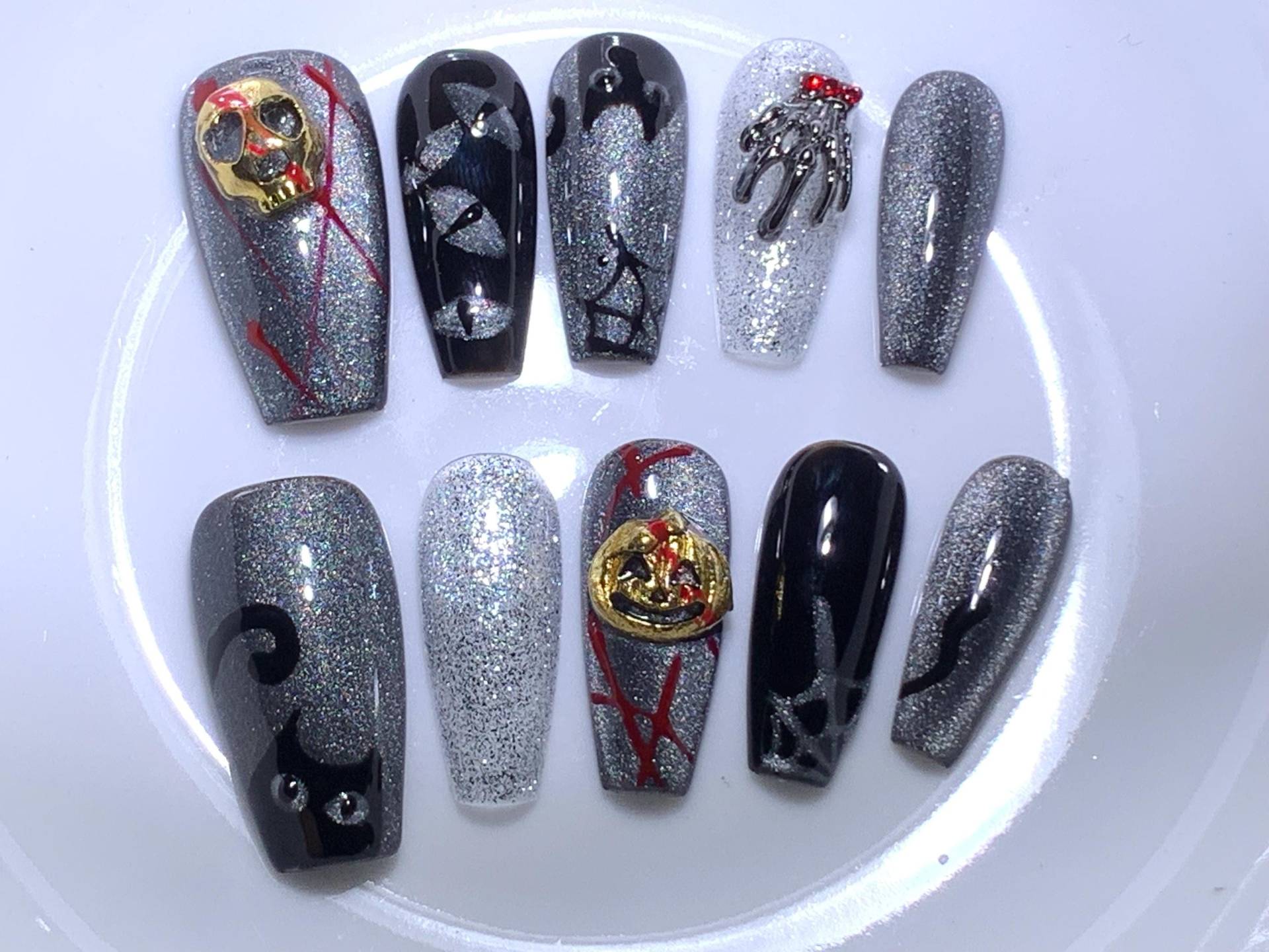 Schwarze Katze Silber Press On Nagel, Halloween/Cosplay/Karneval Nail Art, Handbemalt, Künstlicher Wiederverwendbarer Nagel von MouadDesignWaren