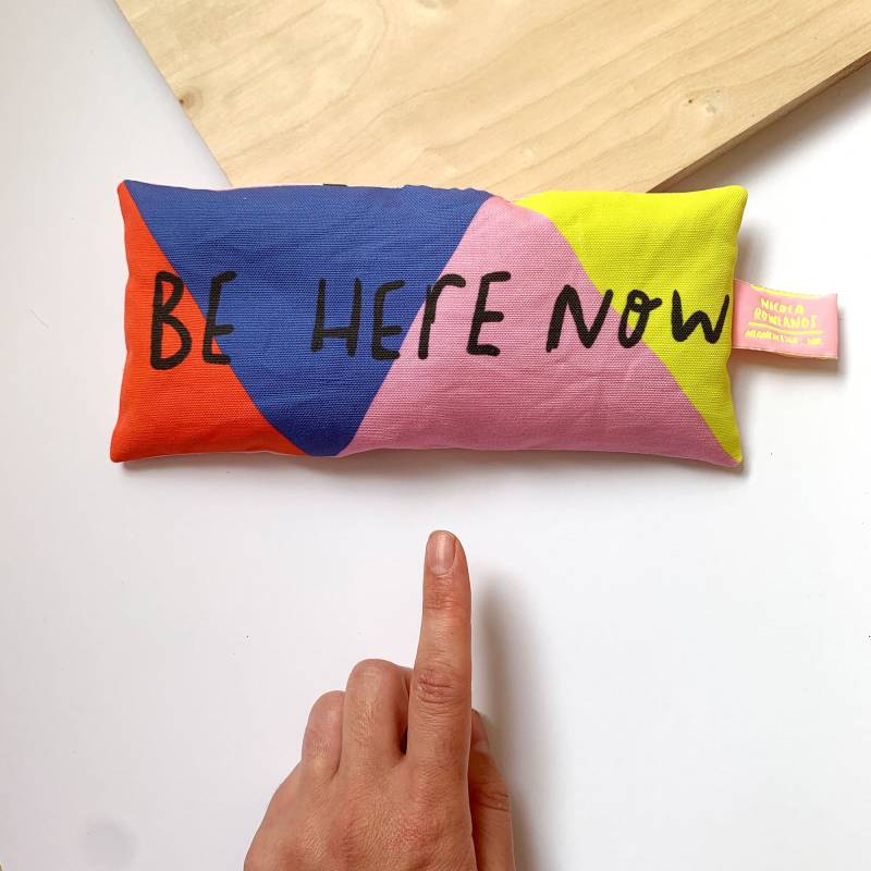 Be Here Now - Handgemachte Lavendelfarbene Augentasche von MsSpanner