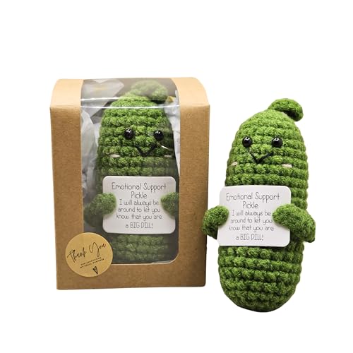 Mutzauber- Happy Gurke – Pocket Hug Handgestrickte Glücks-Gurke in exklusiver Geschenkbox | Süßes Motivationsgeschenk & Glücksbringer für Prüfungen, Mutmacher & kleine Aufmerksamkeiten (Gurke) von Mutzauber